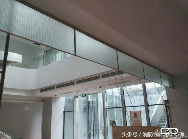 防煙系統(tǒng)之擋煙垂壁，地下汽車庫和商場常見